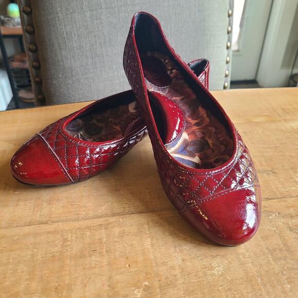 Born Cap Toe Patent Leather Red Burgundy Ballet Flats with Floral Lining Sz 7/38 - Picture 1 of 6